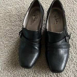 Black pair of shoes by Little c’è Stride size 8 in good condition